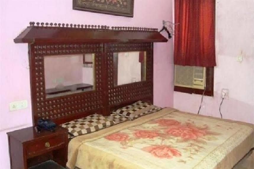 نيودلهي Hotel Krishna Palace المظهر الخارجي الصورة